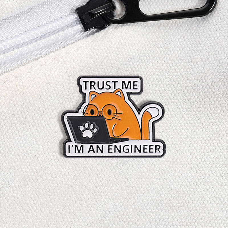 Pin Esmaltado com Citação 'Eu  - Tech Accessories Designer avaliação e preço